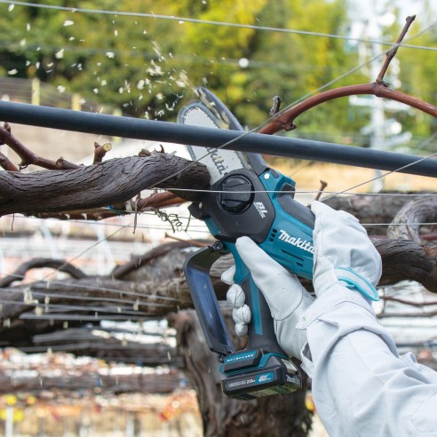 Makita UC100DWA1J Potatore a catena 10 cm Brushless CXT 12 V con batteria e caricabatterie