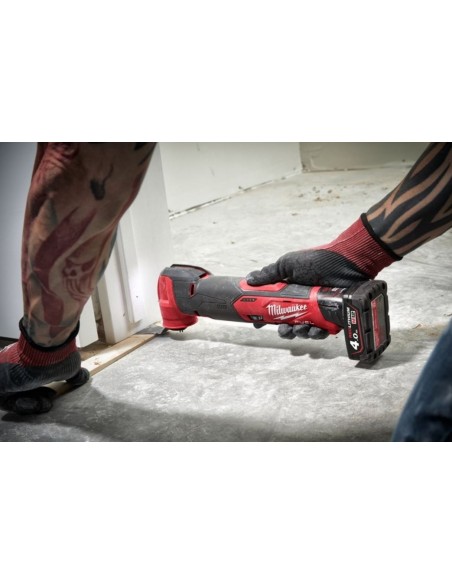Milwaukee M12 FMT-0 FUEL UTENSILE MULTIFUNZIONE A BATTERIA 12V SENZA BATTERIA E CARICABATTERIA