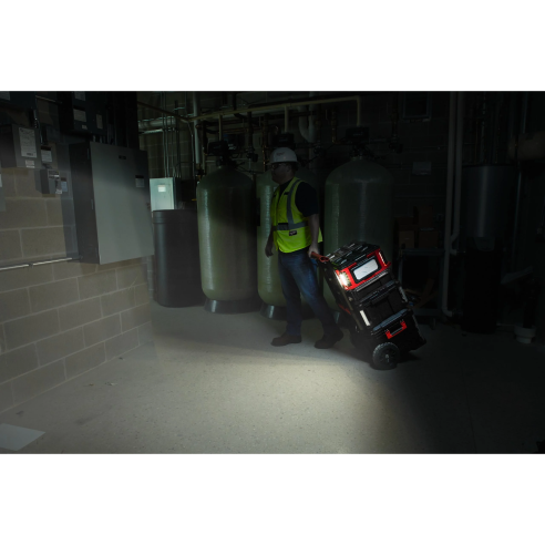 M18 POALC-0 Faro M18™ PACKOUT™ e caricabatterie Batteria/Corrente Milwaukee